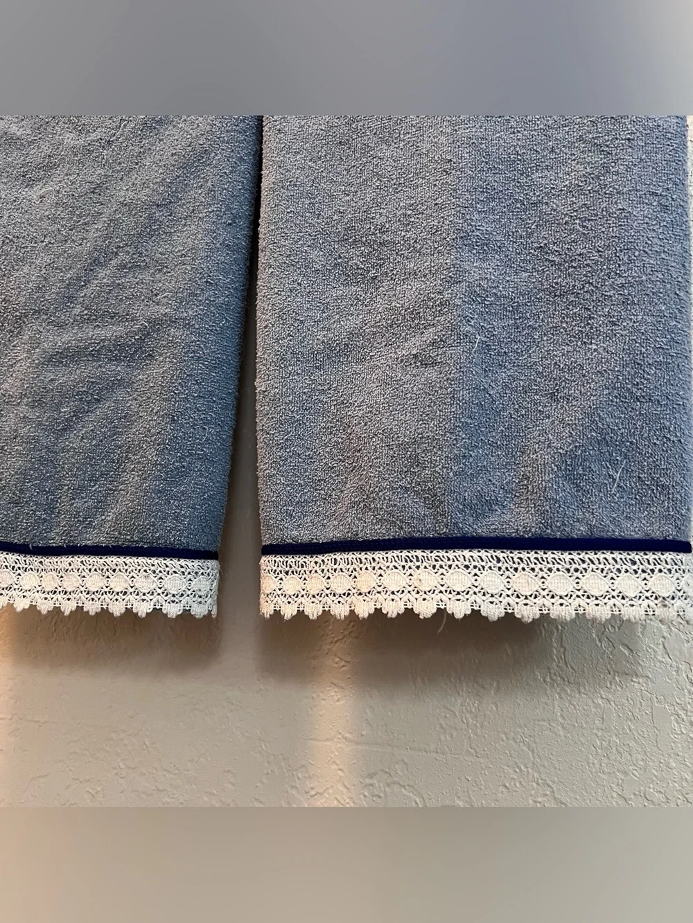 Vintage Dundee Blue Gray Lace Bath Towels Set of 2